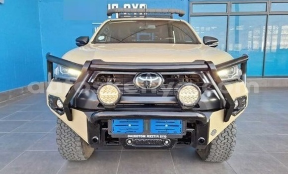 Oofamaa Toyota Hilux Beige Makiinaa iti Mombasa keessatti Coastal Kenya keessatti Oofamaa Toyota Hilux Beige Makiinaa iti Mombasa keessatti Coastal Kenya keessatti