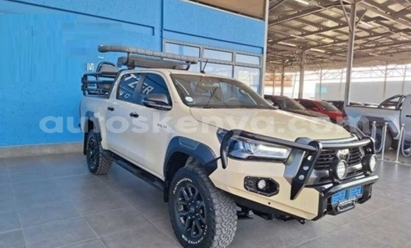 Oofamaa Toyota Hilux Beige Makiinaa iti Mombasa keessatti Coastal Kenya keessatti Oofamaa Toyota Hilux Beige Makiinaa iti Mombasa keessatti Coastal Kenya keessatti