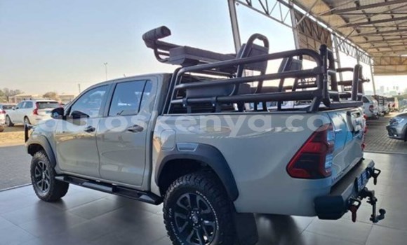 Oofamaa Toyota Hilux Beige Makiinaa iti Mombasa keessatti Coastal Kenya keessatti Oofamaa Toyota Hilux Beige Makiinaa iti Mombasa keessatti Coastal Kenya keessatti