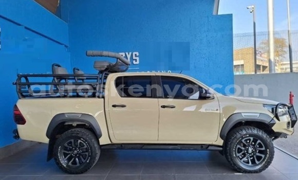 Oofamaa Toyota Hilux Beige Makiinaa iti Mombasa keessatti Coastal Kenya keessatti Oofamaa Toyota Hilux Beige Makiinaa iti Mombasa keessatti Coastal Kenya keessatti