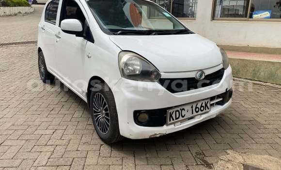 Nunua Ilio tumika Daihatsu Mira Nyeupe Gari ndani ya Nairobi nchini Nairobi