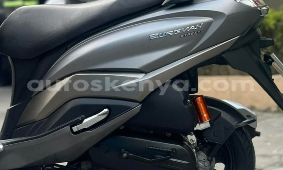 Oofamaa Suzuki Burgman Silver Doqdoqqee iti Nairobi keessatti Nairobi keessatti Oofamaa Suzuki Burgman Silver Doqdoqqee iti Nairobi keessatti Nairobi keessatti