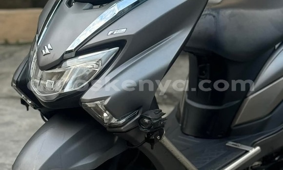 Oofamaa Suzuki Burgman Silver Doqdoqqee iti Nairobi keessatti Nairobi keessatti Oofamaa Suzuki Burgman Silver Doqdoqqee iti Nairobi keessatti Nairobi keessatti