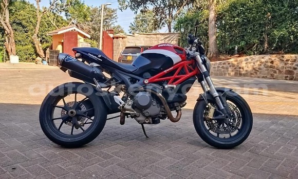 Oofamaa Ducati Monster Red Doqdoqqee iti Nairobi keessatti Nairobi keessatti Oofamaa Ducati Monster Red Doqdoqqee iti Nairobi keessatti Nairobi keessatti
