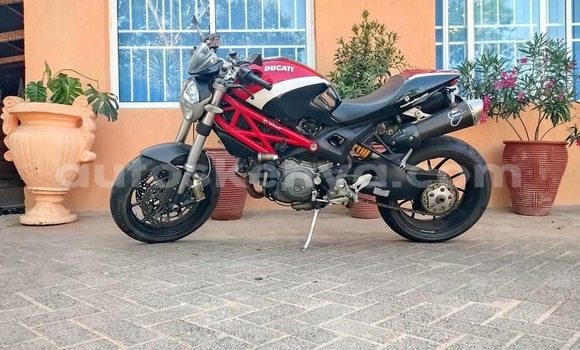 Oofamaa Ducati Monster Red Doqdoqqee iti Nairobi keessatti Nairobi keessatti Oofamaa Ducati Monster Red Doqdoqqee iti Nairobi keessatti Nairobi keessatti