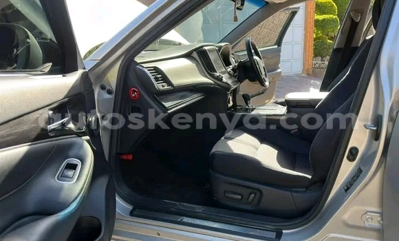Nunua Ilio tumika Toyota Crown Fedha Gari ndani ya Nairobi nchini Nairobi Nunua Ilio tumika Toyota Crown Fedha Gari ndani ya Nairobi nchini Nairobi