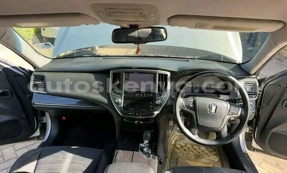 Nunua Ilio tumika Toyota Crown Fedha Gari ndani ya Nairobi nchini Nairobi Nunua Ilio tumika Toyota Crown Fedha Gari ndani ya Nairobi nchini Nairobi