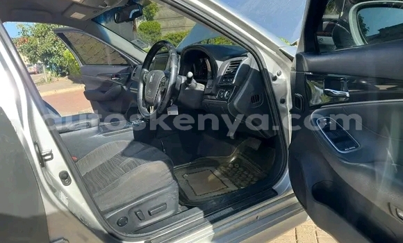 Nunua Ilio tumika Toyota Crown Fedha Gari ndani ya Nairobi nchini Nairobi Nunua Ilio tumika Toyota Crown Fedha Gari ndani ya Nairobi nchini Nairobi