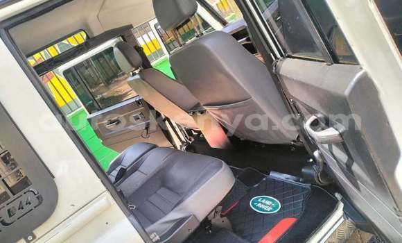 Buy Used Land Rover Defender White Car in Machakos in Nairobi Buy Used Land Rover Defender White Car in Machakos in Nairobi