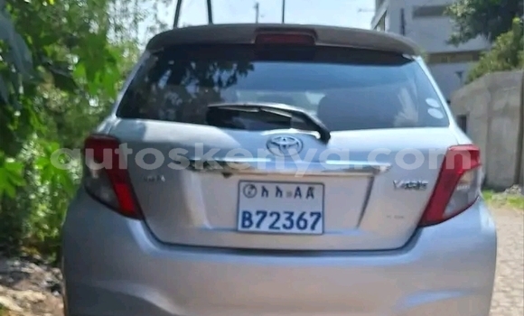 Oofamaa Toyota Yaris Other Makiinaa iti Bute keessatti Northeast Kenya keessatti Oofamaa Toyota Yaris Other Makiinaa iti Bute keessatti Northeast Kenya keessatti