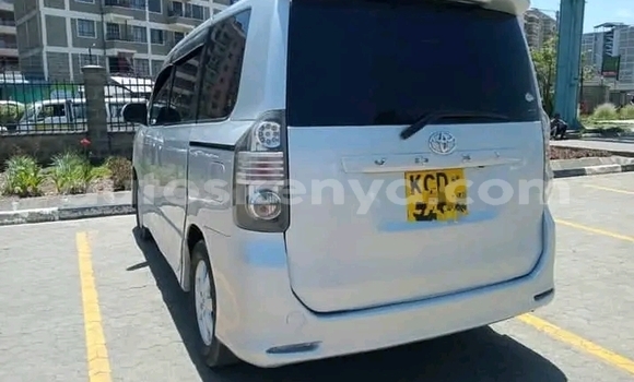 Nunua Ilio tumika Toyota Voxy Nyingine Gari ndani ya Bute nchini Kaskazini Mashariki mwa Kenya