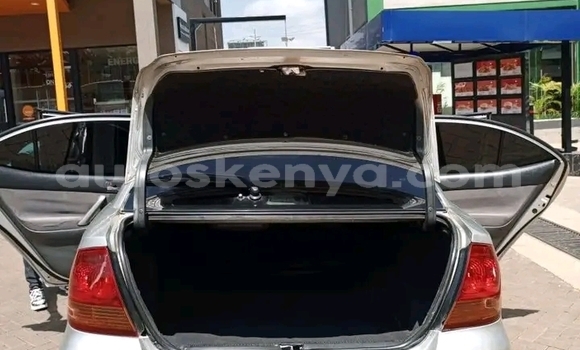 Oofamaa Toyota Allion Silver Makiinaa iti Bute keessatti Northeast Kenya keessatti Oofamaa Toyota Allion Silver Makiinaa iti Bute keessatti Northeast Kenya keessatti
