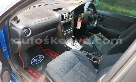 Oofamaa Subaru Impreza Blue Makiinaa iti Bute keessatti Northeast Kenya keessatti Oofamaa Subaru Impreza Blue Makiinaa iti Bute keessatti Northeast Kenya keessatti