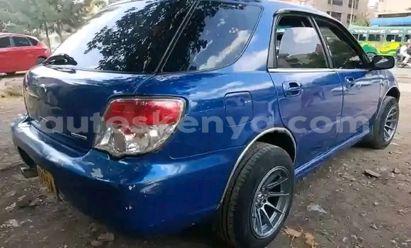 Oofamaa Subaru Impreza Blue Makiinaa iti Bute keessatti Northeast Kenya keessatti Oofamaa Subaru Impreza Blue Makiinaa iti Bute keessatti Northeast Kenya keessatti