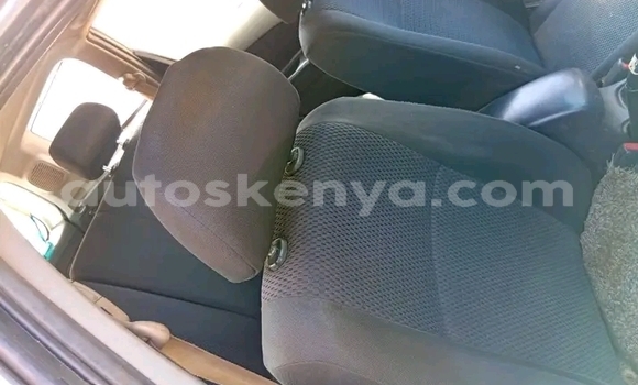 Oofamaa Nissan Wingroad White Makiinaa iti Changamwe keessatti Coast keessatti Oofamaa Nissan Wingroad White Makiinaa iti Changamwe keessatti Coast keessatti