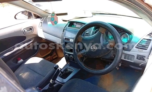 Oofamaa Nissan Wingroad White Makiinaa iti Changamwe keessatti Coast keessatti Oofamaa Nissan Wingroad White Makiinaa iti Changamwe keessatti Coast keessatti