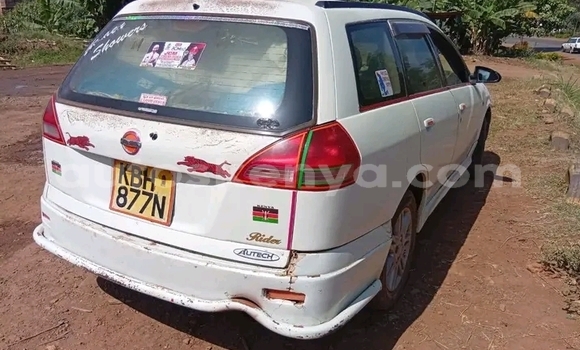 Oofamaa Nissan Wingroad White Makiinaa iti Changamwe keessatti Coast keessatti Oofamaa Nissan Wingroad White Makiinaa iti Changamwe keessatti Coast keessatti