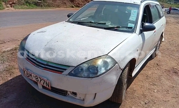 Oofamaa Nissan Wingroad White Makiinaa iti Changamwe keessatti Coast keessatti Oofamaa Nissan Wingroad White Makiinaa iti Changamwe keessatti Coast keessatti