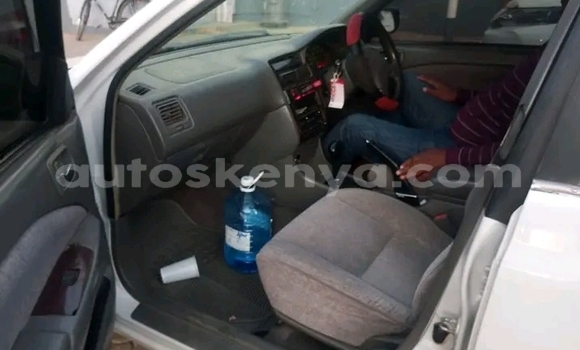 Oofamaa Toyota Premio White Makiinaa iti Bute keessatti Northeast Kenya keessatti Oofamaa Toyota Premio White Makiinaa iti Bute keessatti Northeast Kenya keessatti