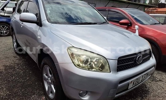 Oofamaa Toyota RAV4 Silver Makiinaa iti Nairobi keessatti Nairobi keessatti Oofamaa Toyota RAV4 Silver Makiinaa iti Nairobi keessatti Nairobi keessatti