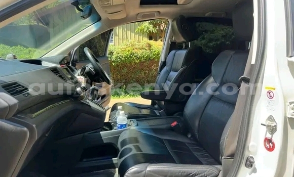 Oofamaa Honda CRâV White Makiinaa iti Bute keessatti Northeast Kenya keessatti Oofamaa Honda CRâV White Makiinaa iti Bute keessatti Northeast Kenya keessatti