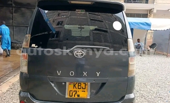 Nunua Ilio tumika Toyota Voxy Fedha Gari ndani ya Changamwe nchini Pwani