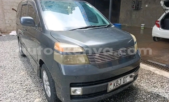 Oofamaa Toyota Voxy Silver Makiinaa iti Changamwe keessatti Coast keessatti Oofamaa Toyota Voxy Silver Makiinaa iti Changamwe keessatti Coast keessatti