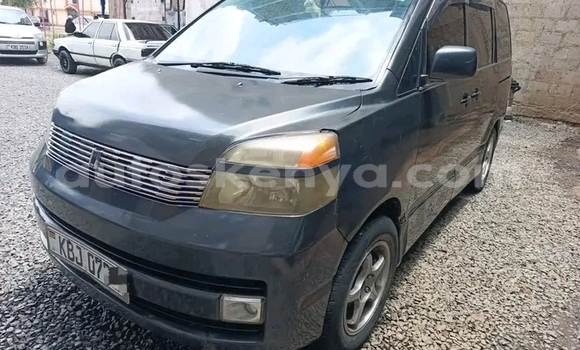 Oofamaa Toyota Voxy Silver Makiinaa iti Changamwe keessatti Coast keessatti Oofamaa Toyota Voxy Silver Makiinaa iti Changamwe keessatti Coast keessatti