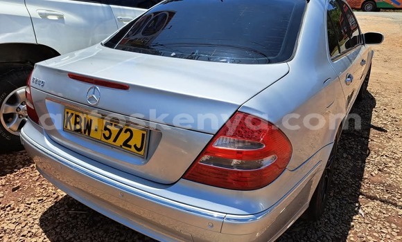 Nunua Ilio tumika Mercedes-Benz E-Classe Fedha Gari ndani ya Nairobi nchini Nairobi Nunua Ilio tumika Mercedes-Benz E-Classe Fedha Gari ndani ya Nairobi nchini Nairobi