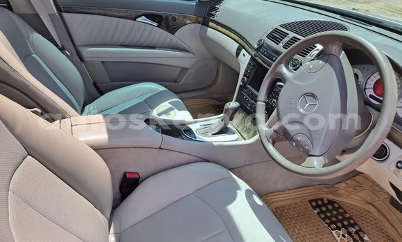 Nunua Ilio tumika Mercedes-Benz E-Classe Fedha Gari ndani ya Nairobi nchini Nairobi Nunua Ilio tumika Mercedes-Benz E-Classe Fedha Gari ndani ya Nairobi nchini Nairobi