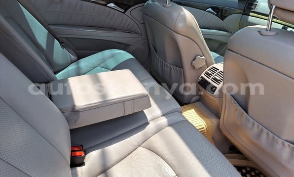 Nunua Ilio tumika Mercedes-Benz E-Classe Fedha Gari ndani ya Nairobi nchini Nairobi Nunua Ilio tumika Mercedes-Benz E-Classe Fedha Gari ndani ya Nairobi nchini Nairobi