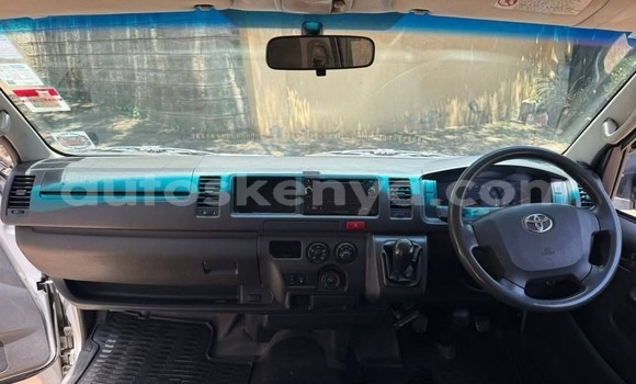Oofamaa Toyota Grand HiAce Silver Makiinaa iti Nairobi keessatti Nairobi keessatti Oofamaa Toyota Grand HiAce Silver Makiinaa iti Nairobi keessatti Nairobi keessatti