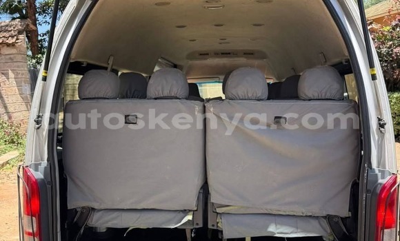 Oofamaa Toyota Grand HiAce Silver Makiinaa iti Nairobi keessatti Nairobi keessatti Oofamaa Toyota Grand HiAce Silver Makiinaa iti Nairobi keessatti Nairobi keessatti