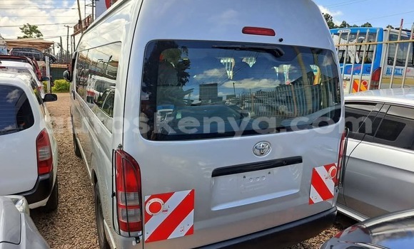 Oofamaa Toyota Grand HiAce Silver Makiinaa iti Nairobi keessatti Nairobi keessatti Oofamaa Toyota Grand HiAce Silver Makiinaa iti Nairobi keessatti Nairobi keessatti