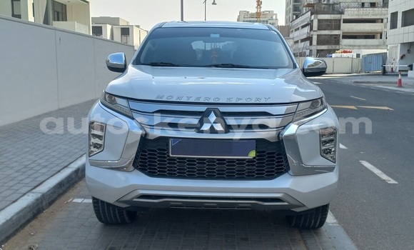 Oofamaa Mitsubishi Montero Sport White Makiinaa iti Nairobi keessatti Nairobi keessatti Oofamaa Mitsubishi Montero Sport White Makiinaa iti Nairobi keessatti Nairobi keessatti