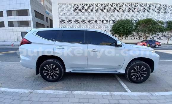 Oofamaa Mitsubishi Montero Sport White Makiinaa iti Nairobi keessatti Nairobi keessatti Oofamaa Mitsubishi Montero Sport White Makiinaa iti Nairobi keessatti Nairobi keessatti