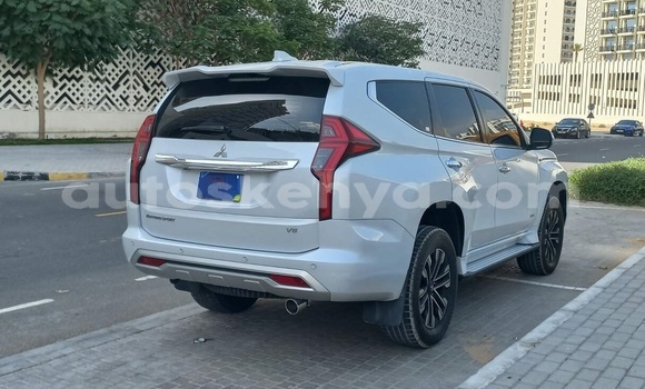 Oofamaa Mitsubishi Montero Sport White Makiinaa iti Nairobi keessatti Nairobi keessatti Oofamaa Mitsubishi Montero Sport White Makiinaa iti Nairobi keessatti Nairobi keessatti
