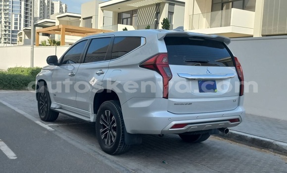 Oofamaa Mitsubishi Montero Sport White Makiinaa iti Nairobi keessatti Nairobi keessatti Oofamaa Mitsubishi Montero Sport White Makiinaa iti Nairobi keessatti Nairobi keessatti