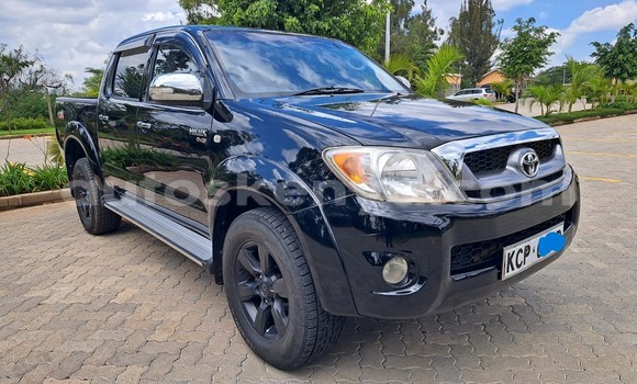 Oofamaa Toyota Hilux Black Makiinaa iti Nairobi keessatti Nairobi keessatti