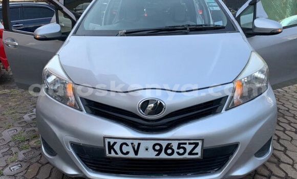 Nunua Ilio tumika Toyota Vitz Fedha Gari ndani ya Machakos nchini Nairobi