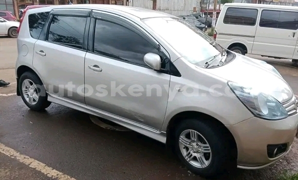 Oofamaa Nissan Note Silver Makiinaa iti Bute keessatti Northeast Kenya keessatti Oofamaa Nissan Note Silver Makiinaa iti Bute keessatti Northeast Kenya keessatti
