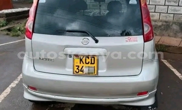 Oofamaa Nissan Note Silver Makiinaa iti Bute keessatti Northeast Kenya keessatti Oofamaa Nissan Note Silver Makiinaa iti Bute keessatti Northeast Kenya keessatti