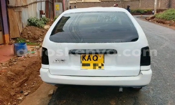 Oofamaa Toyota Dyna White Makiinaa iti Changamwe keessatti Coast keessatti Oofamaa Toyota Dyna White Makiinaa iti Changamwe keessatti Coast keessatti