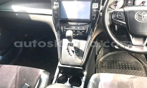 Oofamaa Toyota Harrier Black Makiinaa iti Changamwe keessatti Coast keessatti Oofamaa Toyota Harrier Black Makiinaa iti Changamwe keessatti Coast keessatti