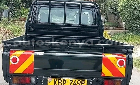 Oofamaa Toyota Land Cruiser Black Makiinaa iti Bute keessatti Northeast Kenya keessatti Oofamaa Toyota Land Cruiser Black Makiinaa iti Bute keessatti Northeast Kenya keessatti