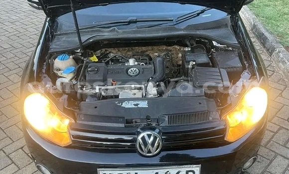 Nunua Ilio tumika Volkswagen Golf Nyeusi Gari ndani ya Bute nchini Kaskazini Mashariki mwa Kenya