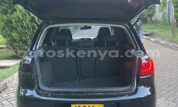 Oofamaa Volkswagen Golf Black Makiinaa iti Bute keessatti Northeast Kenya keessatti Oofamaa Volkswagen Golf Black Makiinaa iti Bute keessatti Northeast Kenya keessatti