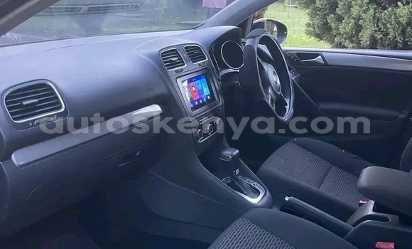 Oofamaa Volkswagen Golf Black Makiinaa iti Bute keessatti Northeast Kenya keessatti Oofamaa Volkswagen Golf Black Makiinaa iti Bute keessatti Northeast Kenya keessatti