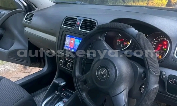 Oofamaa Volkswagen Golf Black Makiinaa iti Bute keessatti Northeast Kenya keessatti Oofamaa Volkswagen Golf Black Makiinaa iti Bute keessatti Northeast Kenya keessatti