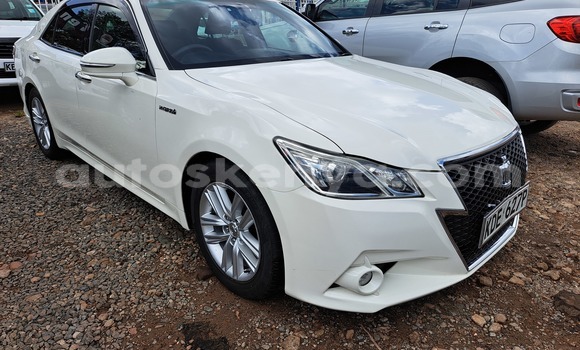 Buy Used Toyota Crown White Car in Nairobi in Nairobi
